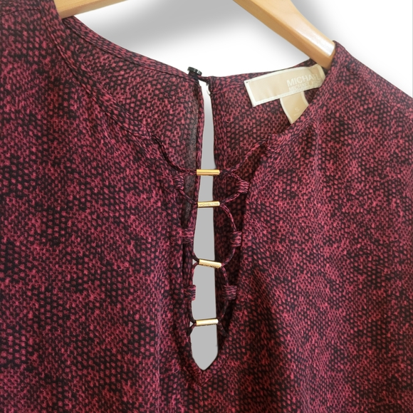 🌿-Michael Kors Small Burgundy Snakeskin Blouse Gold Hardware Keyhole Bodice - Picture 5 of 15